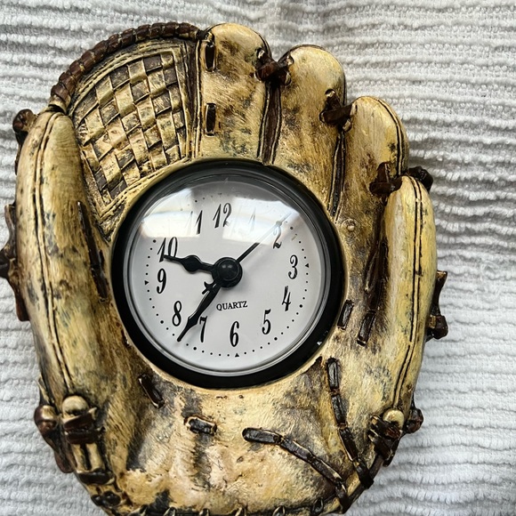 19pc Baseball Bedroom Set Glove Bat baseball bank, pull knobs, light plates, - Picture 4 of 14